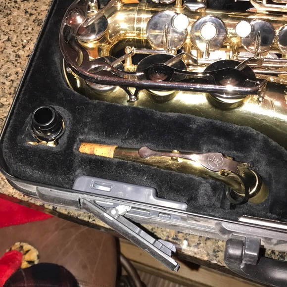 Saxophone - Picture 2 of 4